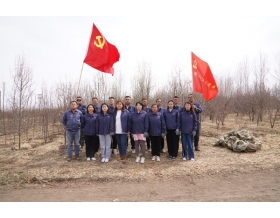 標(biāo)題：“公益植樹添新綠 綠動青春共同行”華德牧草公司開展“五四”青年節(jié)活動
瀏覽次數(shù)：767
發(fā)表時間：2023-05-09