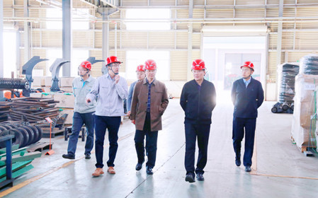 标题：中国农机院领导一行到华德牧草公司调研
浏览次数：1157
发表时间：2024-04-18