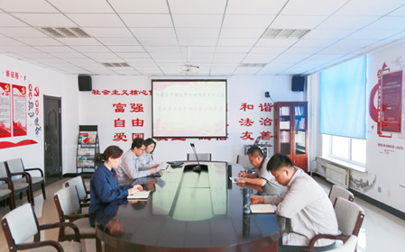 标题：华德牧草公司党委开展党纪学习教育专题学习
浏览次数：1068
发表时间：2024-05-24